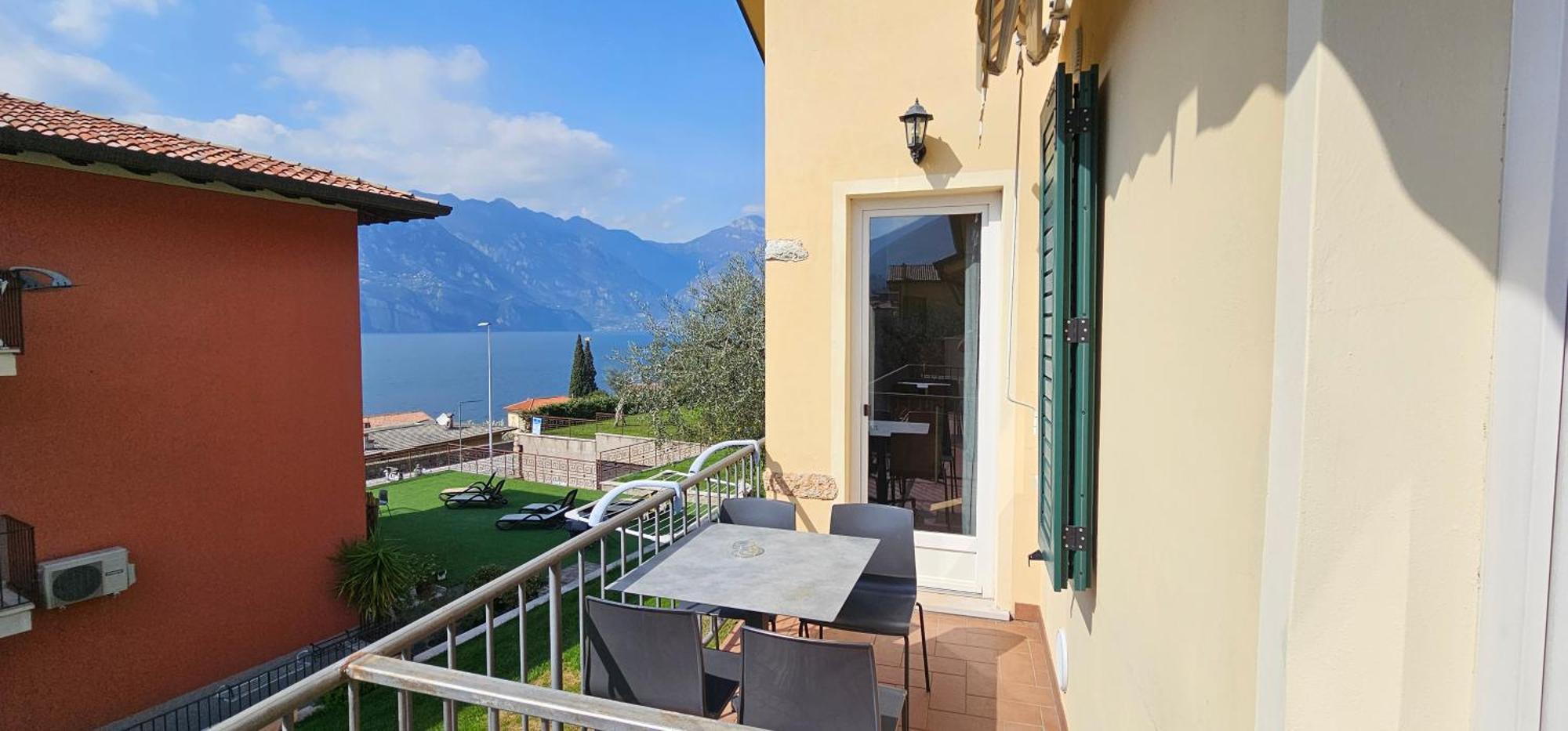 Casa Guarnati Lake View Apartments Malcesine Exterior photo