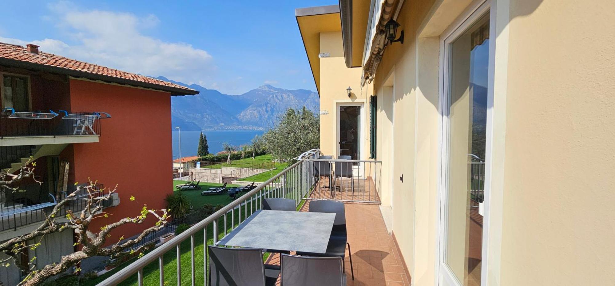 Casa Guarnati Lake View Apartments Malcesine Exterior photo